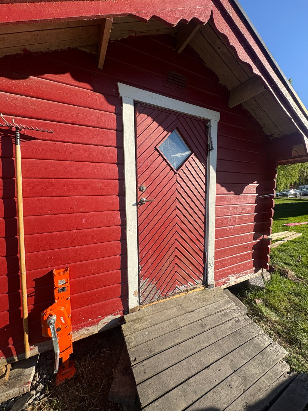 Uppdragsförfrågan: Tvätta, Skrapa & Måla en&nbsp;stuga